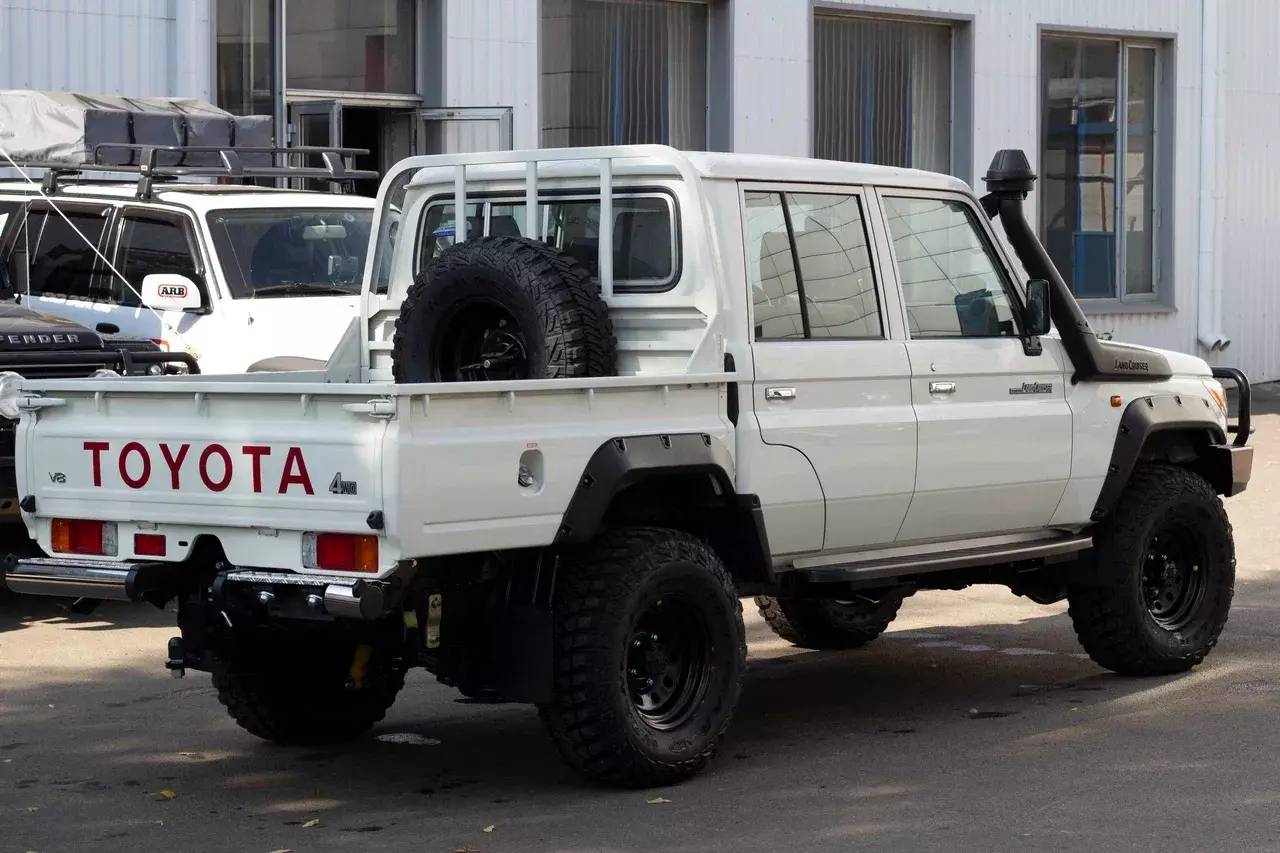 Расширители колесных арок (вынос 65 мм) Toyota Land Cruiser 79 2007- шагрень