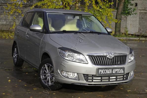 Накладки на передние фары (реснички) Skoda Fabia Roomster глянец (под покраску)