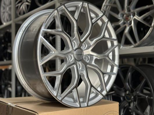 Комплект дисков Vossen HF-2 R18 8j et+40 5*114.3